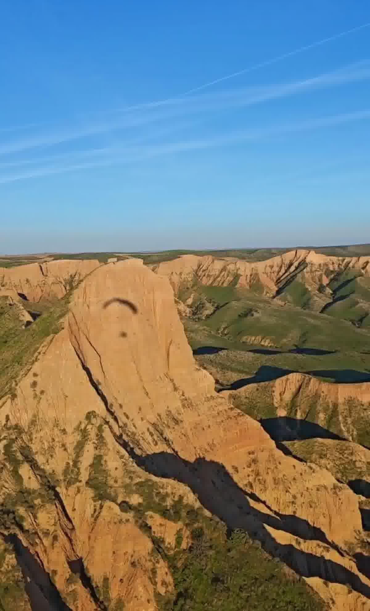Vista aérea de las Barrancas de Burujón desde el paratrike